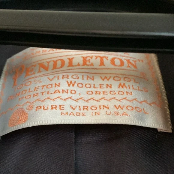 Ladies navy blue Pendleton 100% pure virgin wool coat - Picture 2 of 5